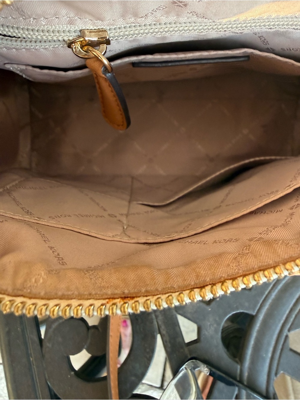 MICHAEL KORS Vanilla Signature XS Bedford Duffle Crossbody Bag -Like New $258. - Picture 7 of 7
